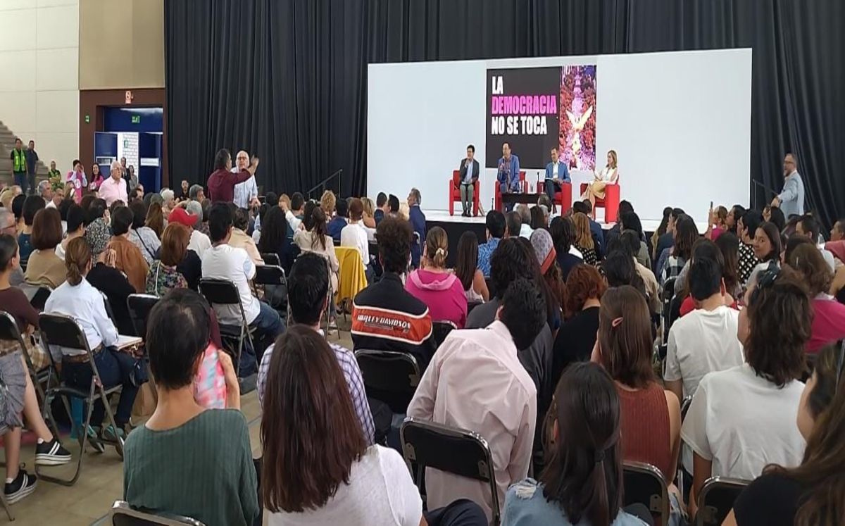 Ex consejeros del INE en la Ibero Puebla