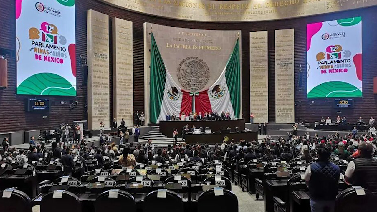 Inauguran 12 Parlamento de las Niñas y los Niños en San Lázaro