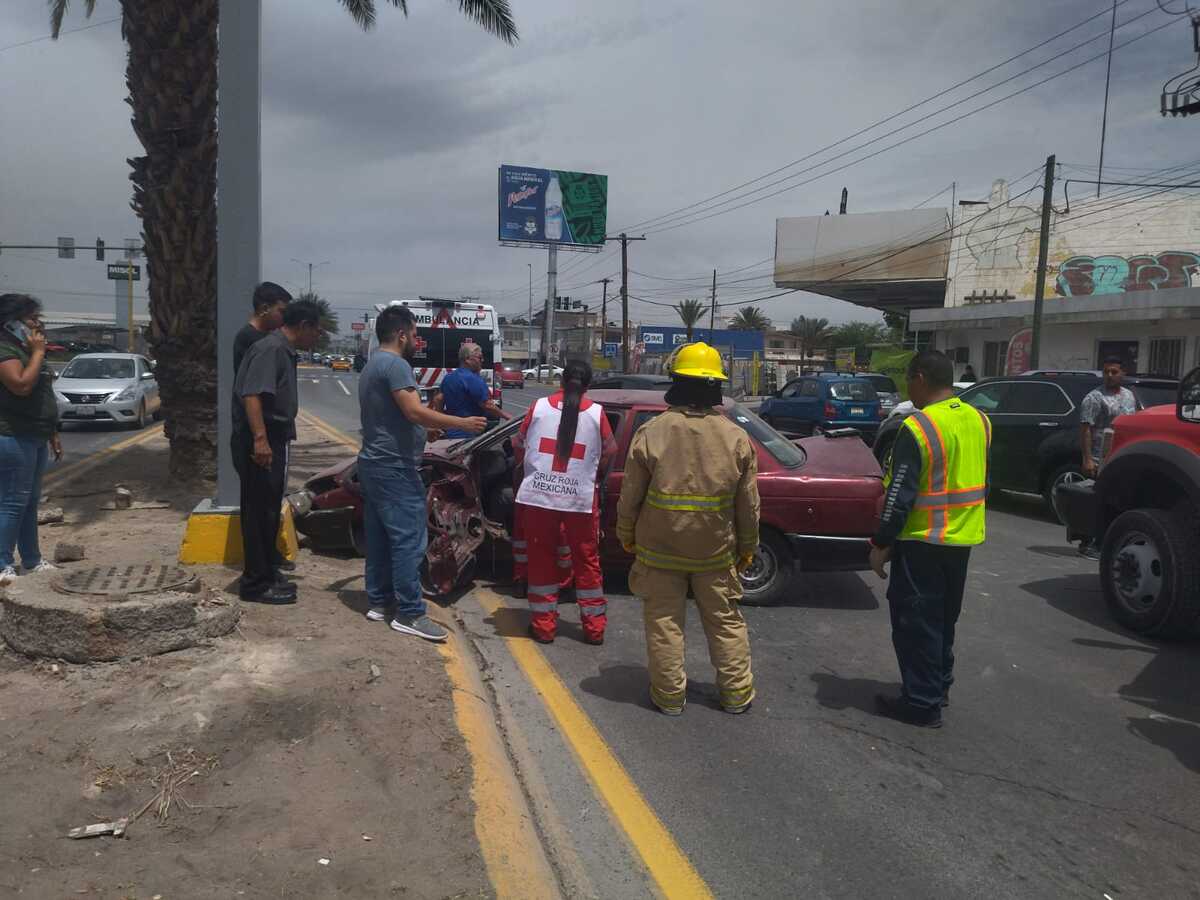 El conductor fue trasladado a un hospital para descartar una lesión. | Especial