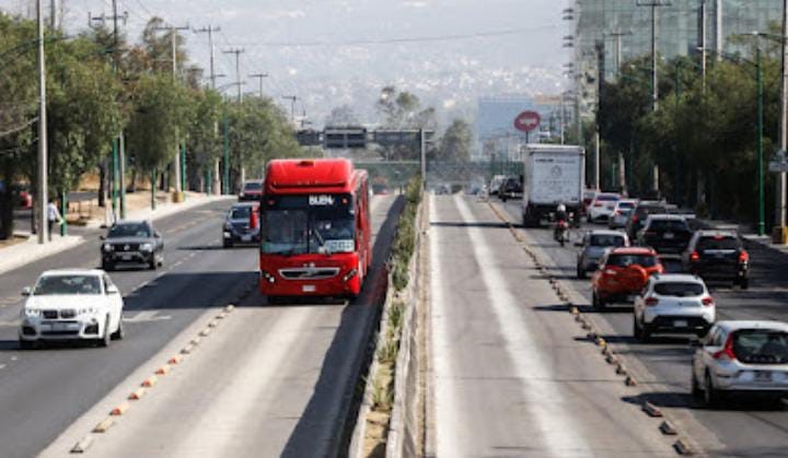 Invasión de carril del Metrobús