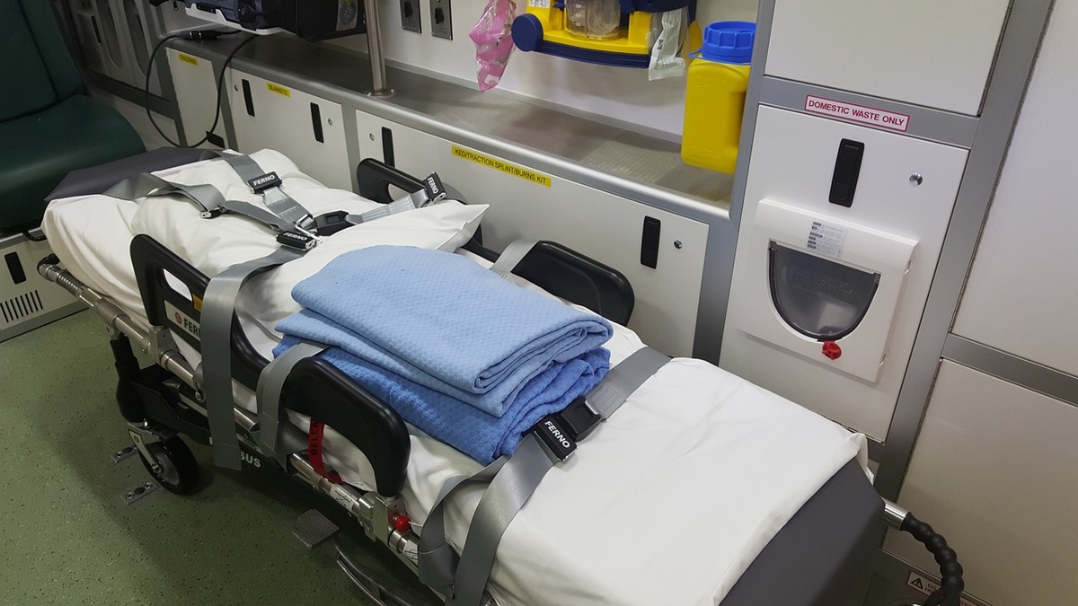 La mujer era trasladada en una ambulancia particular. (Pixabay)