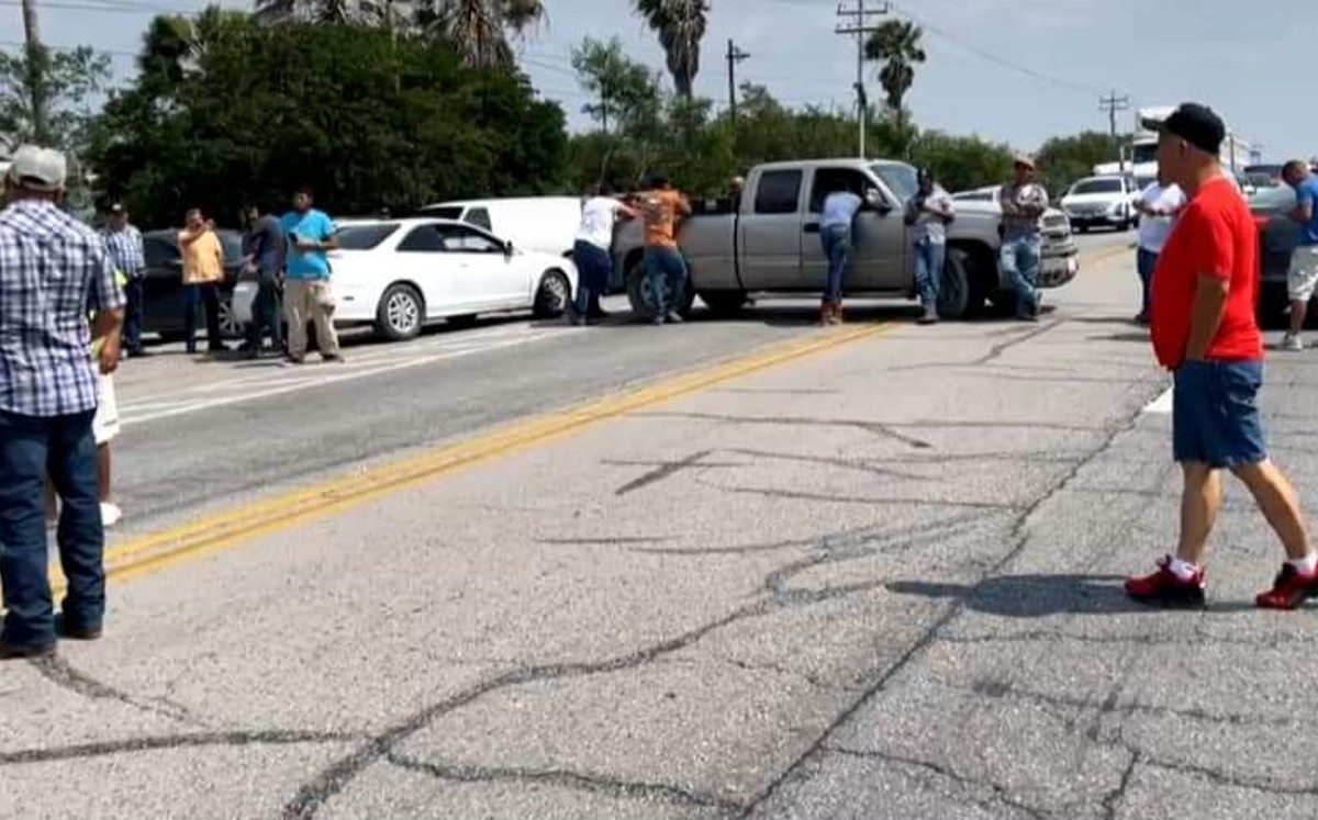 Residentes toman carretera en San Fernando.