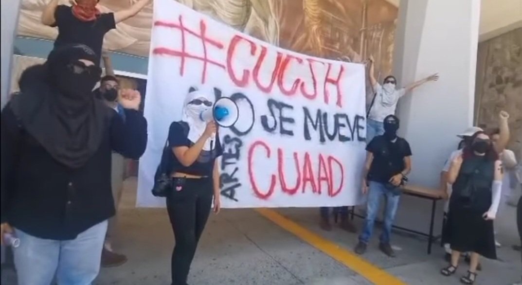 Alumnos tomaron las instalaciones de dicho campus. (Especial)
