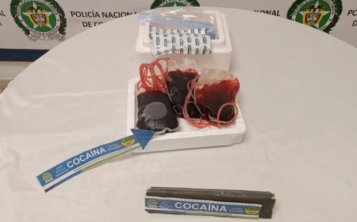 Droga en bolsas de sangre halladas en aeropuerto de Colombia. (Especial)