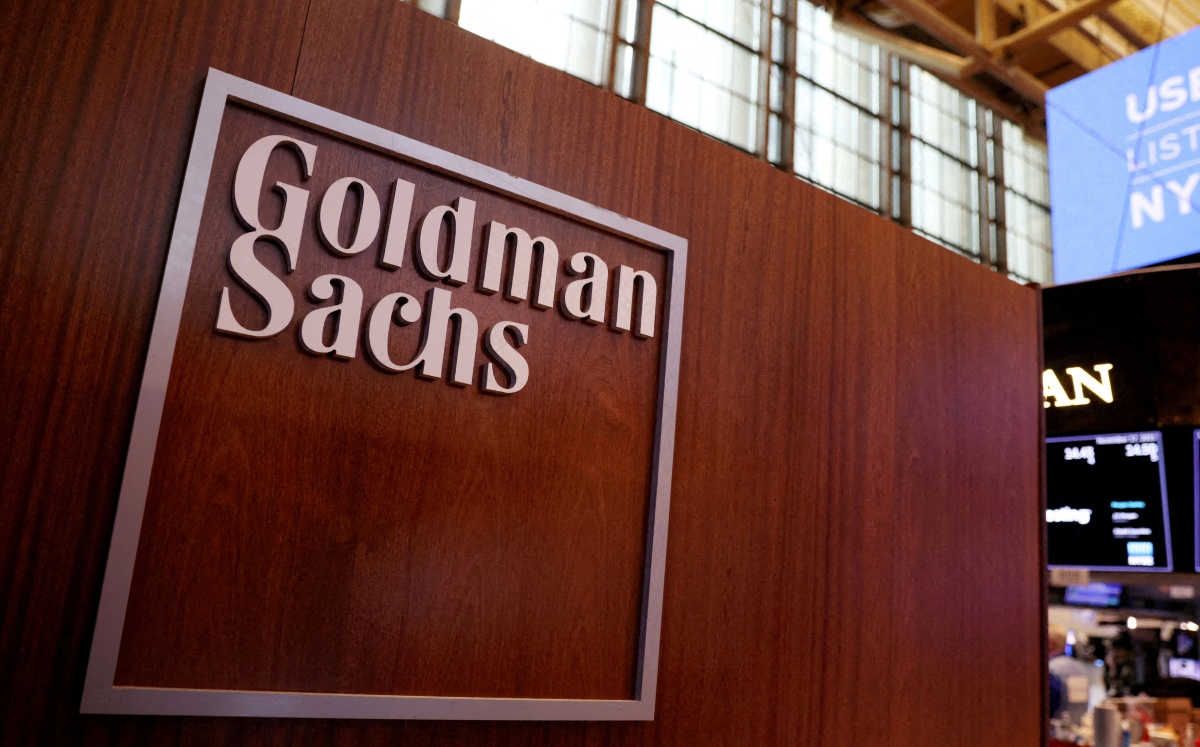 Logotipo de Goldman Sachs en el parqué de la Bolsa de Nueva York  Estados Unidos. Noviembre de 2021. Foto: (Reuters)