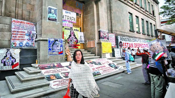 Plantón en la SCJN contra la ministra presidenta, Norma Lucía Piña. A. López