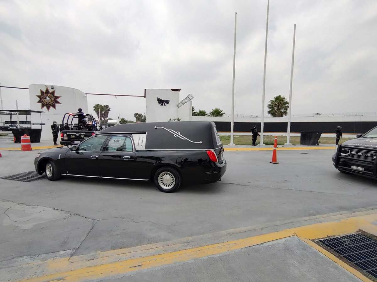 El policía fue objeto de una guardia de honor en el Campo Policial número 1 de Fuerza Civil. Foto: Especial