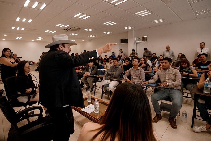 Ante universitarios, Guadiana promete estándares nunca antes vistos en transparencia. | Especial