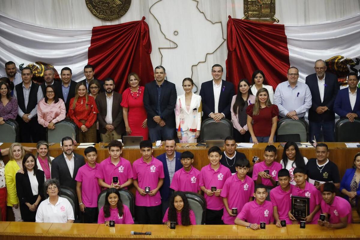 El Congreso local reconoció hoy a las y los jóvenes integrantes del equipo Sub-14 Campeones del Desafío Mundial Madrid 2023. Foto: Jorge López