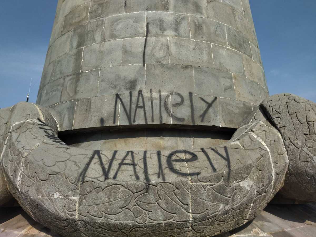 Las pintas están ubicadas en la parte trasera de las estructura del monumento  (Alejandro Reyes)