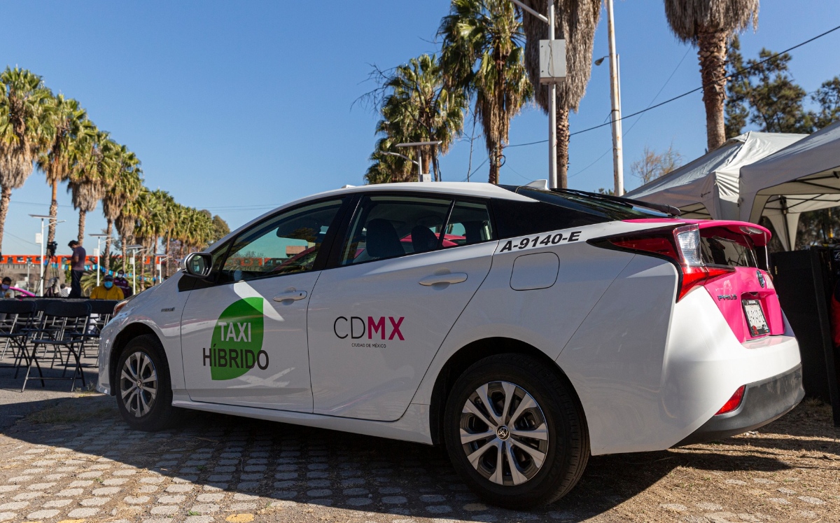 Sustituirán taxis antiguos por vehículos híbridos. (LaSEMOVI)