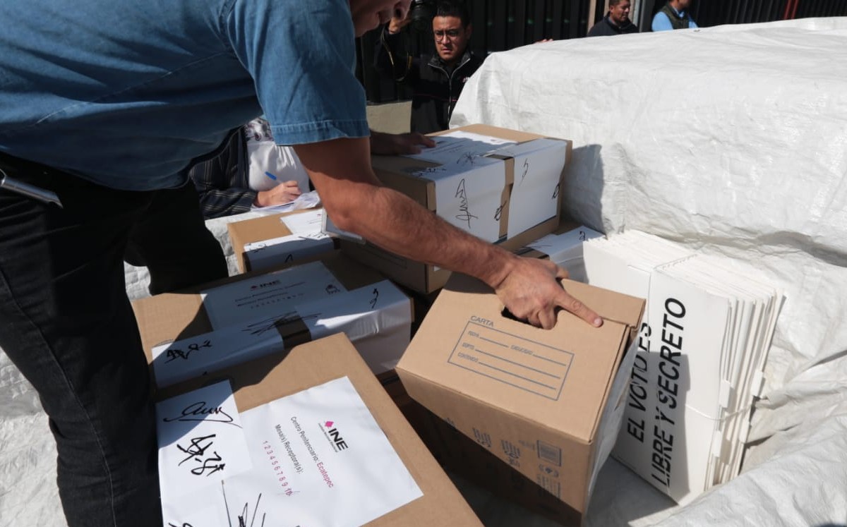 Las casillas de votación en la cárcel, sin metal ni lazos, por seguridad. Tania Contreras
