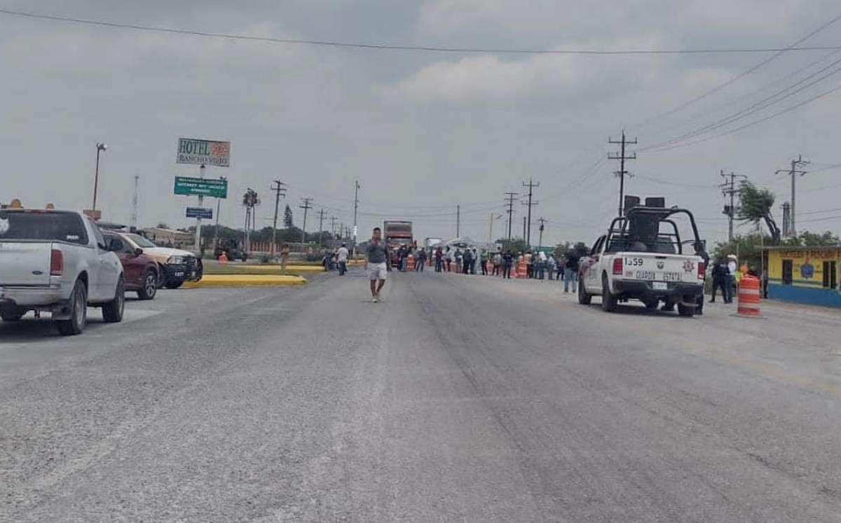 Cierre carretera federal en San Fernando.