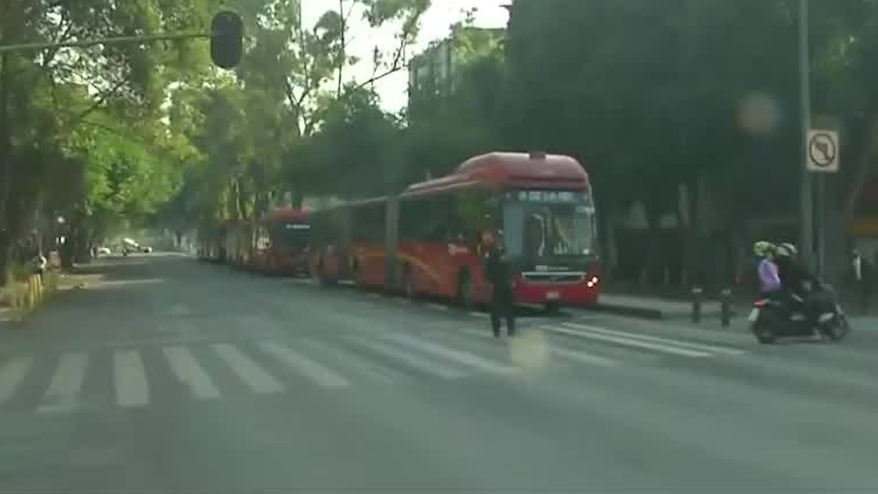 Colapsa tránsito en Insurgentes por marchas, no hay servicio de Metrobús