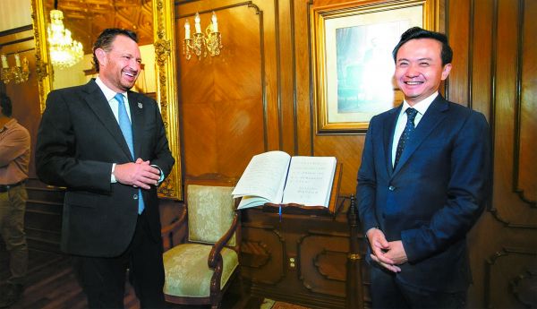 El diplomático en el encuentro empresarial en Querétaro. Especial