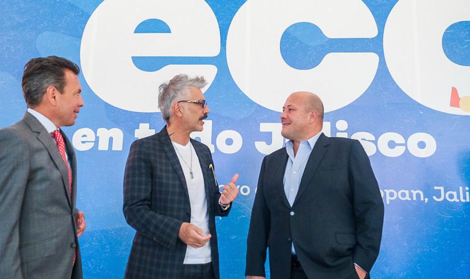 Enrique Alfaro y Alejandro Fernández inauguran grupo  musical  para la paz en Hogar Cabañas . (Cortesía)