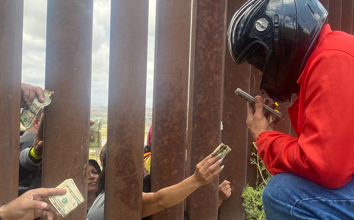 Migrantes en EU compran pollos por Uber en México. | Yolanda Morales/Twitter  (@moralesyo)