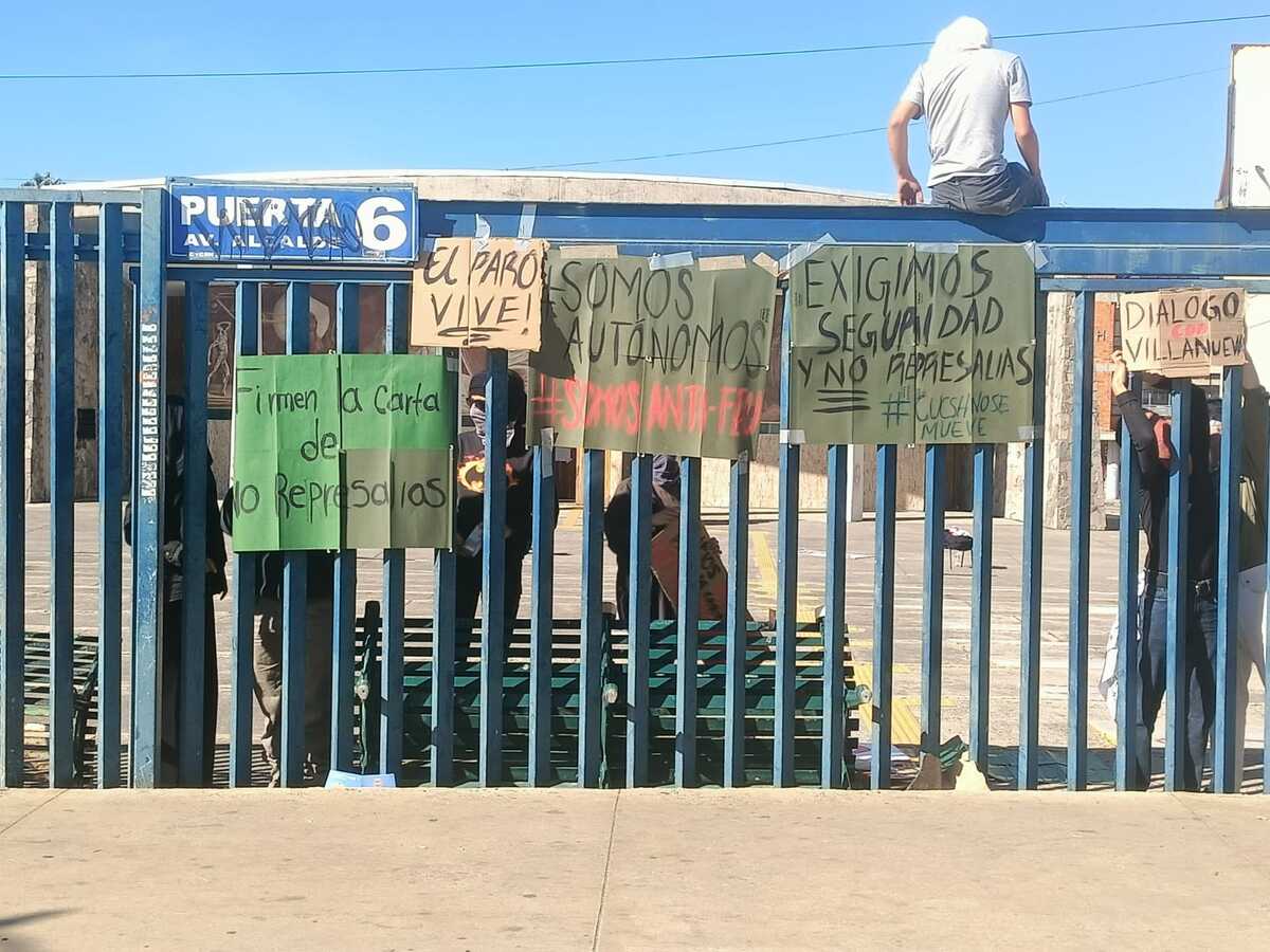 Paro en CUCSH La Normal en Guadalajara (Josefina Ruiz)
