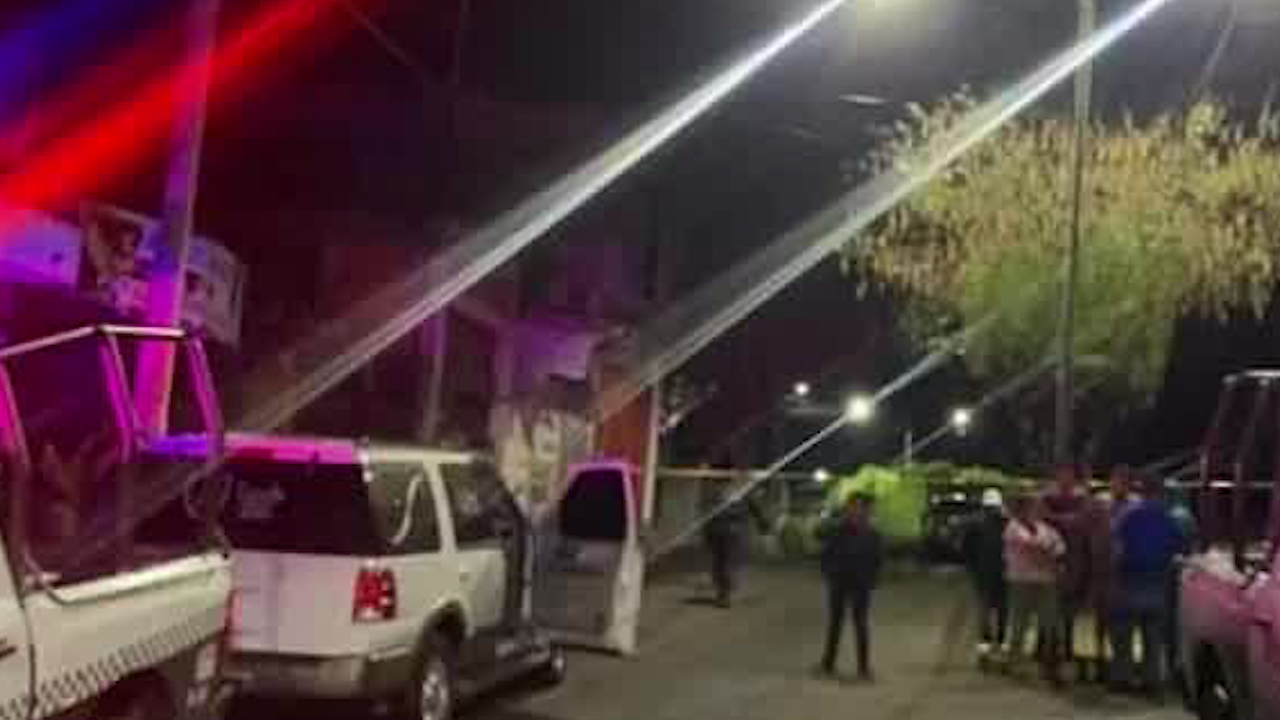 Reportan un muerto tras ataque a base de taxis en Uruapan, Michoacán