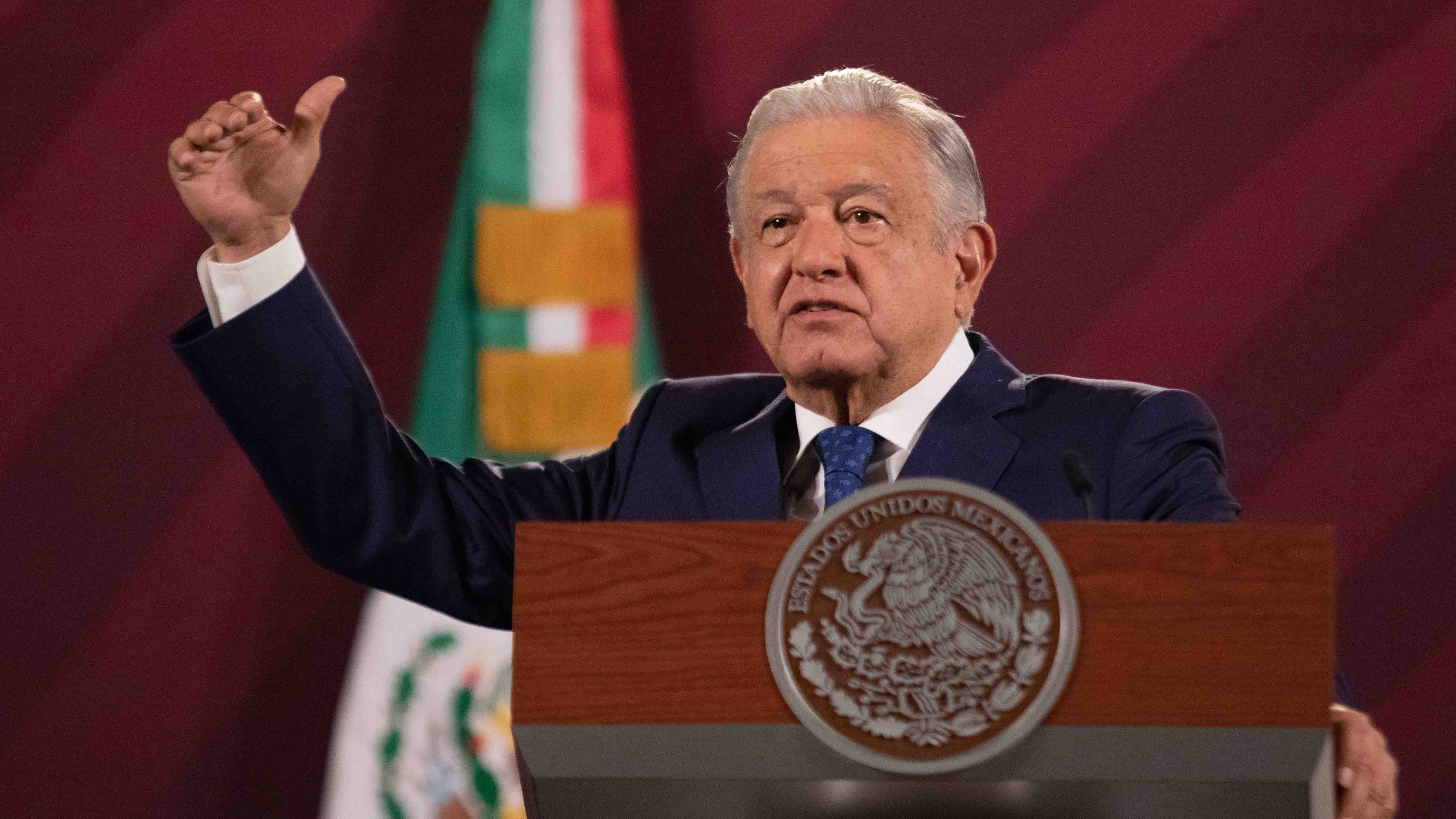 AMLO compara sus precios de la gasolina contra el sexenio de ENP y Calderón