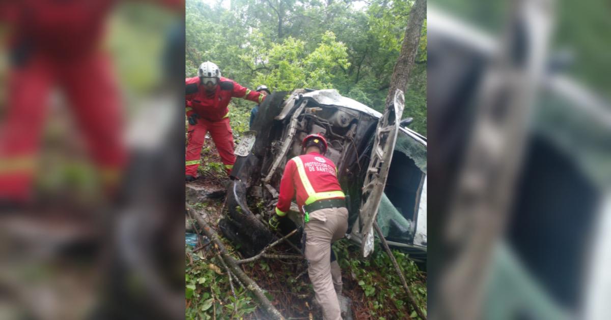 Elementos de Cruz Roja ayudaron con el traslado de los heridos. Foto: Especial