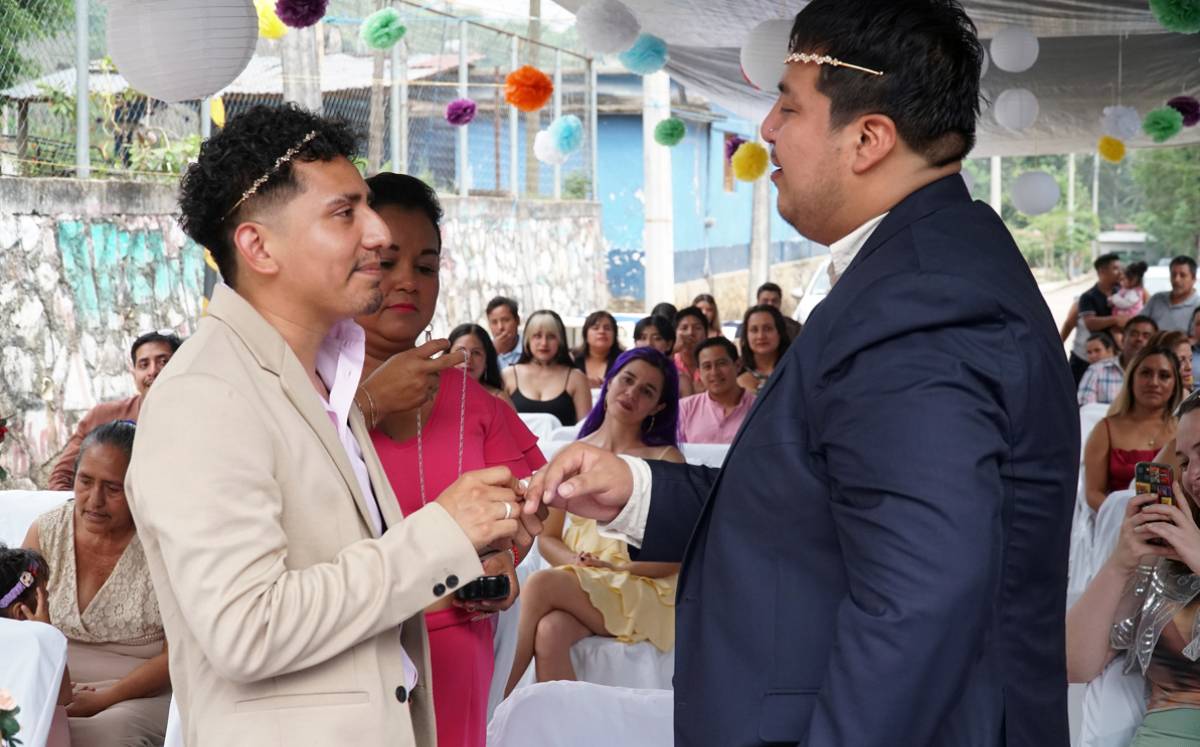Adrián y Luis Fernando en su boda. Foto: (EFE).