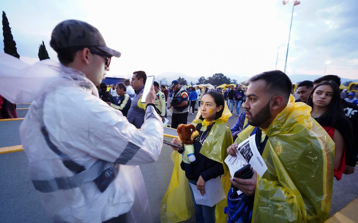 El FAN ID retresa la entrada de afición y causa tensión en el Azteca (imago7)