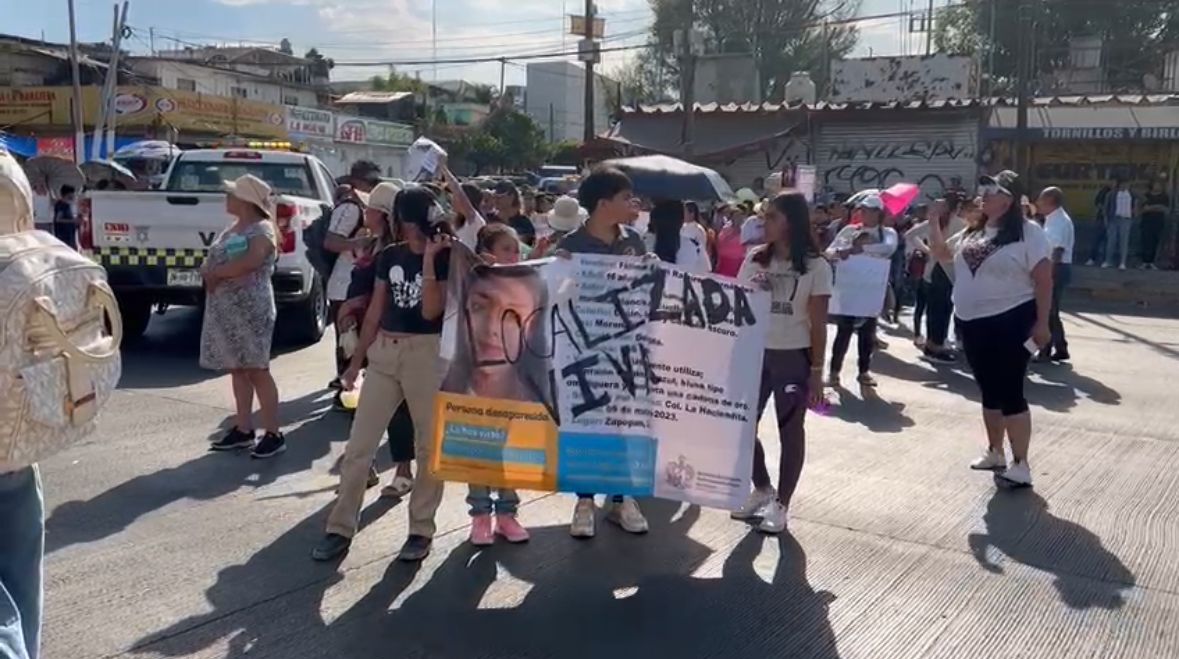 Habitantes de Santa Ana Tepetitlán bloquean calle de Santa Ana (Pablo Nuñez)