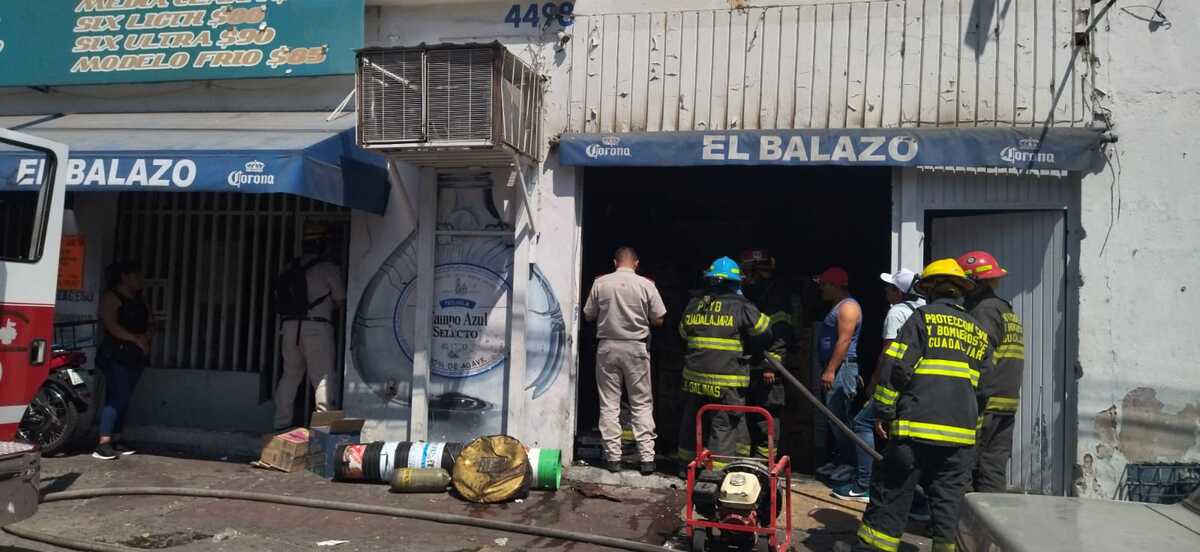 Incendio en vinatería de Guadalajara. (Diana Barajas)