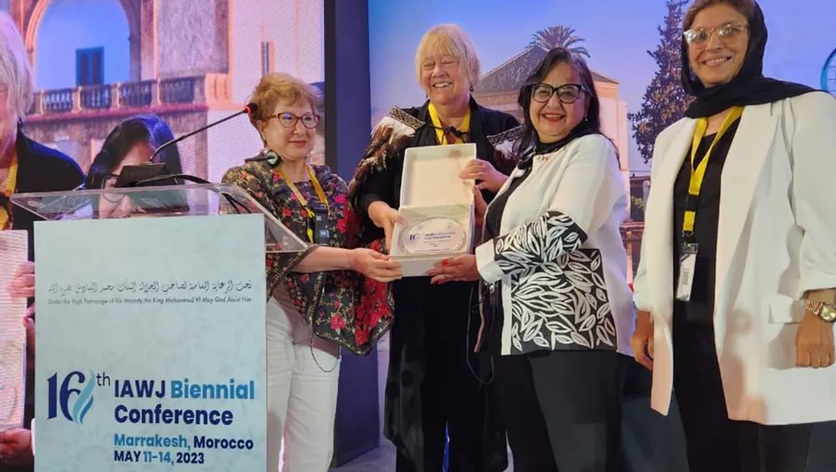 Norma Piña recibe premio en Marruecos; pide rechazar presiones al Poder Judicial