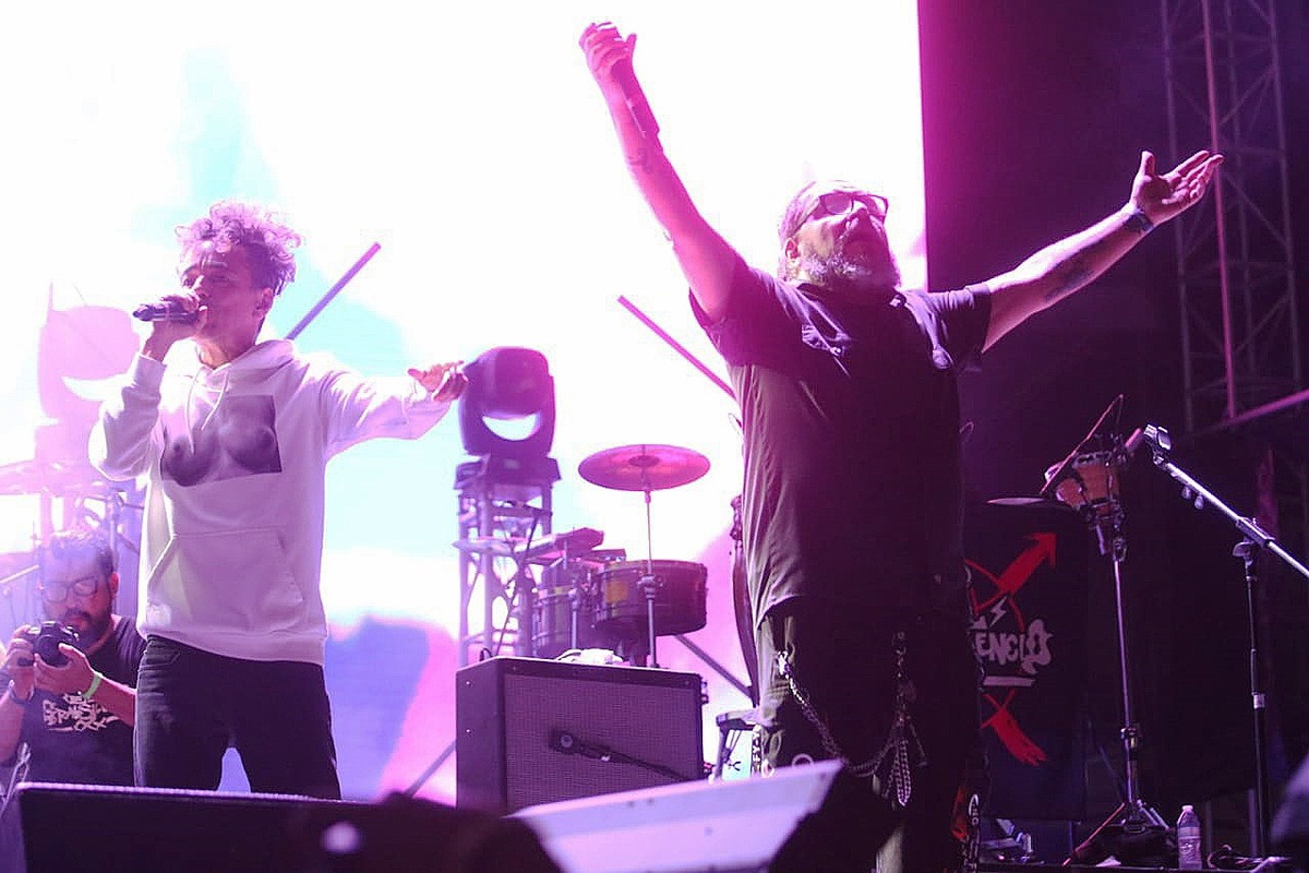 Rubén, de Café Tacuba, y Tony Hernández, del Gran Silencio, cantaron juntos. Foto: Raúl Palacios