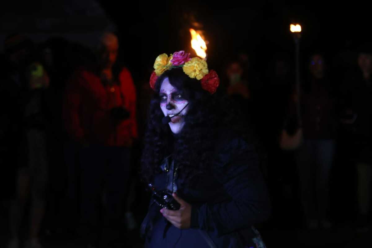 La Catrina contó la leyenda de la Llorona en medio de un ambiente boscoso (Jorge Sánchez)