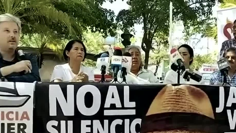Familiares y organizaciones de periodistas exigen esclarecer el asesinato de Javier Valdez