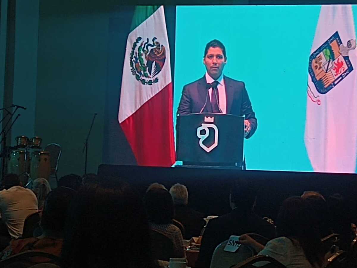 La petición se realizó durante el marco del Día del Maestro en la celebración en Cintermex | Eduardo Mendieta