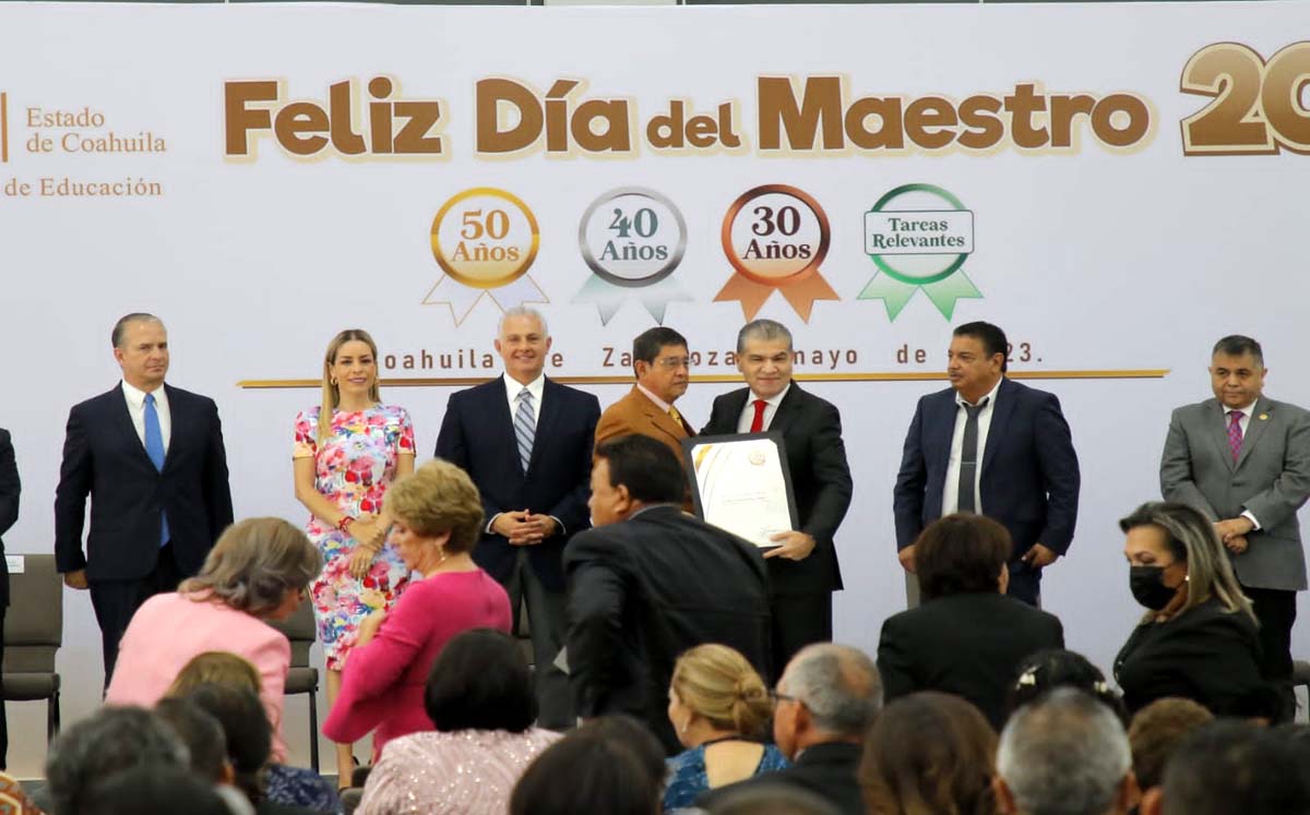 Reconocen a maestros en Torreón. (Manuel Guadarrama)