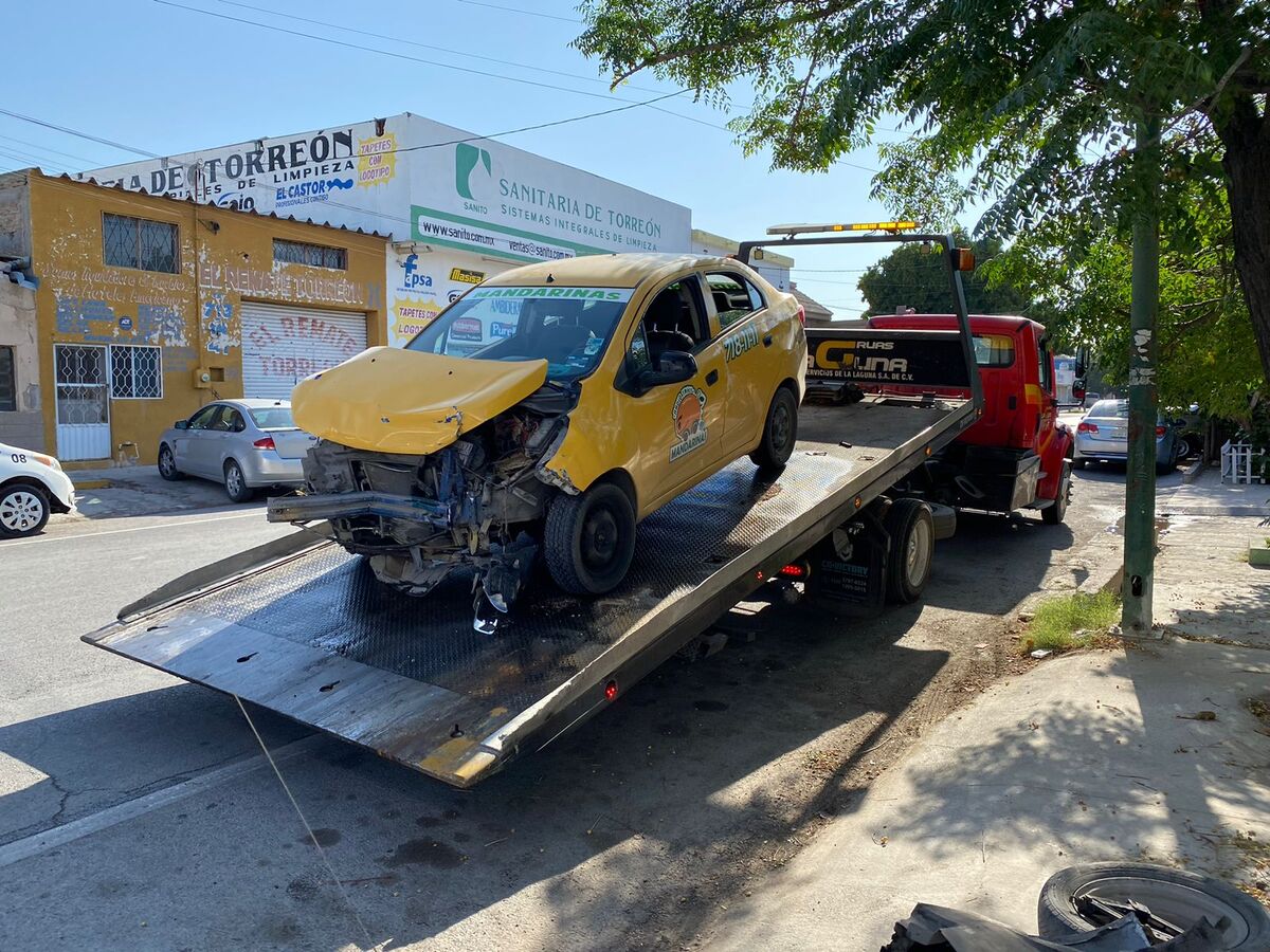 Dos conductores participaron en un aparatoso choque. (Especial)