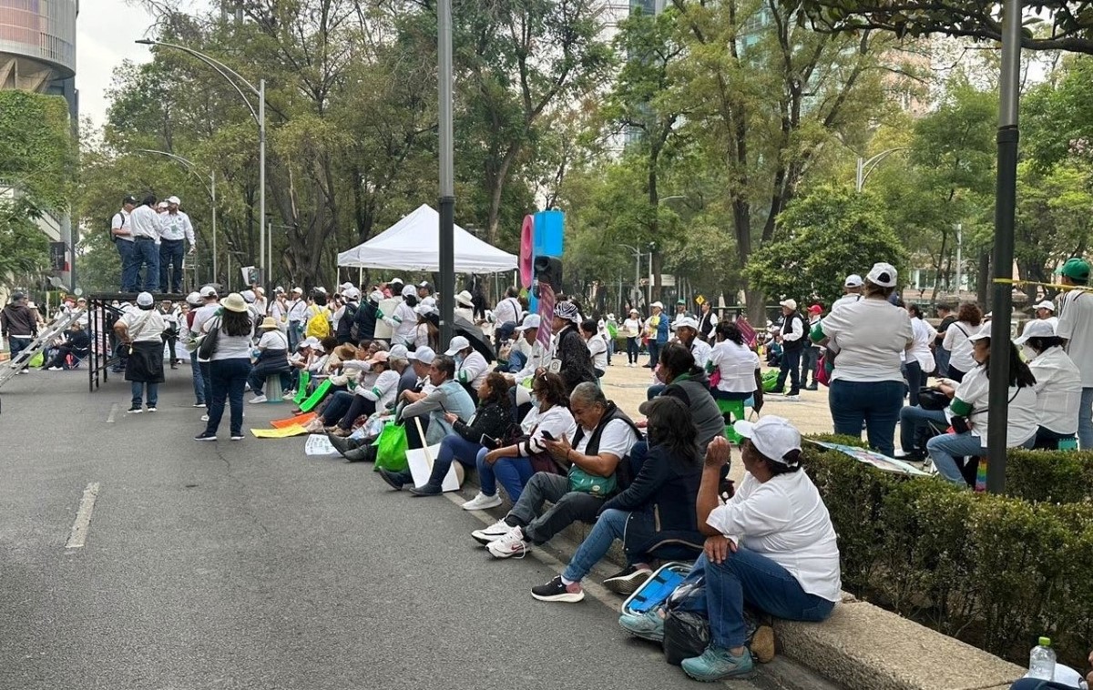 Los manifestantes protestaron frente a la sede del IMSS. | Ramón Ramírez