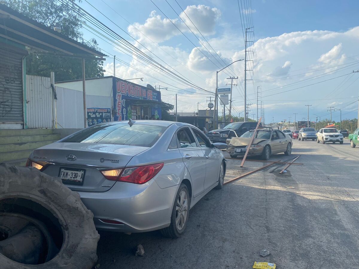 Paramédicos trasladaron a los heridos a un hospital de la zona. Foto: Miranda Arias