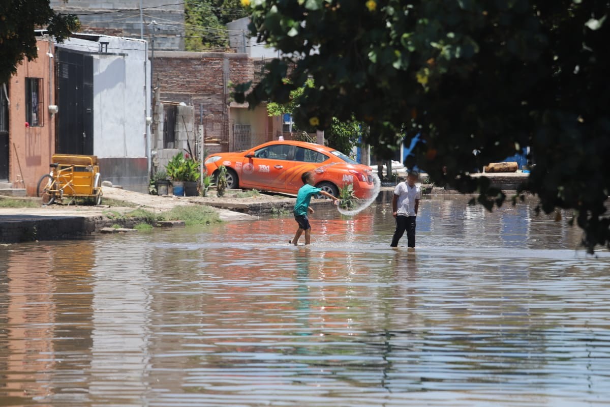 En La Laguna de Durango se registró tormenta eléctrica y rachas de viento de entre 40 a 60 kilómetros por hora. (Rolando Riestra)