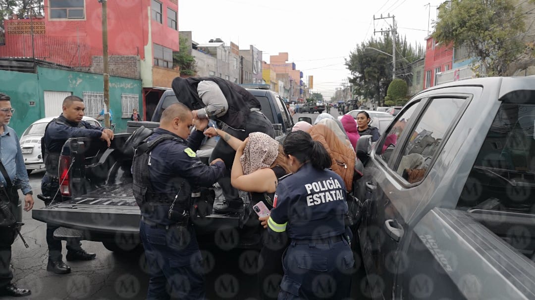 Quince personas fueron detenidas durante el operativo para desmantelar el 'call center'. (Jorge Becerril)