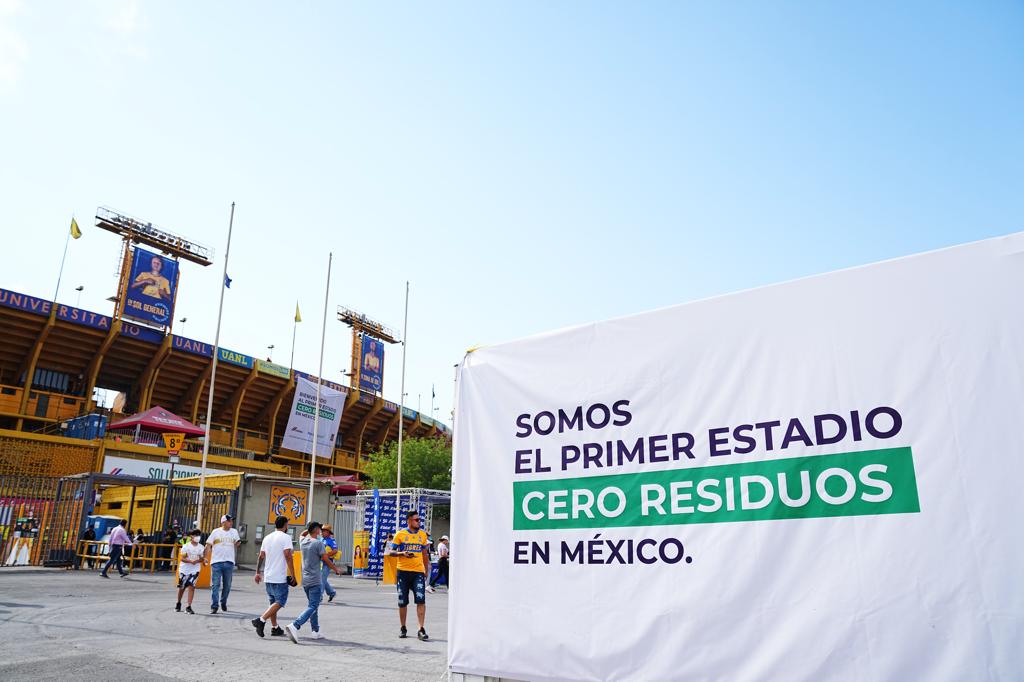 Regenera realizó decenas de viajes entre el estadio y las instalaciones de Cemex Planta Monterrey. (Especial)