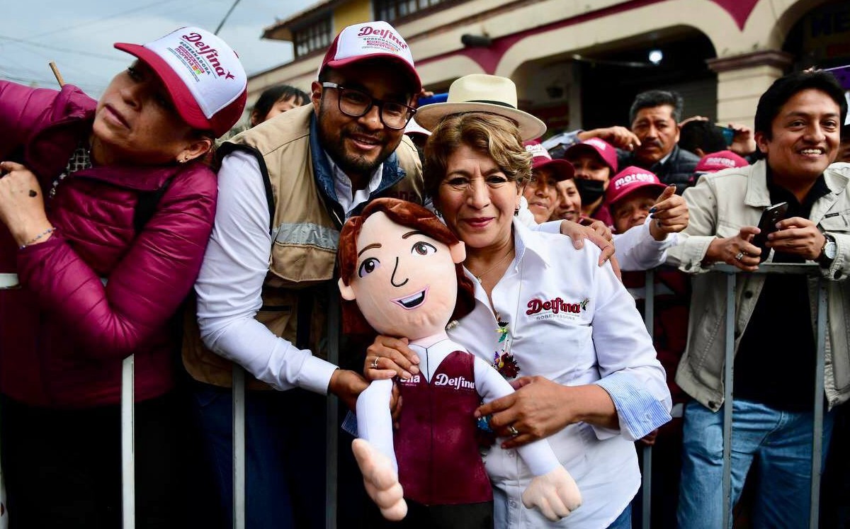 Delfina Gómez Álvarez con simpatizantes en Edomex (@delfinagomeza)