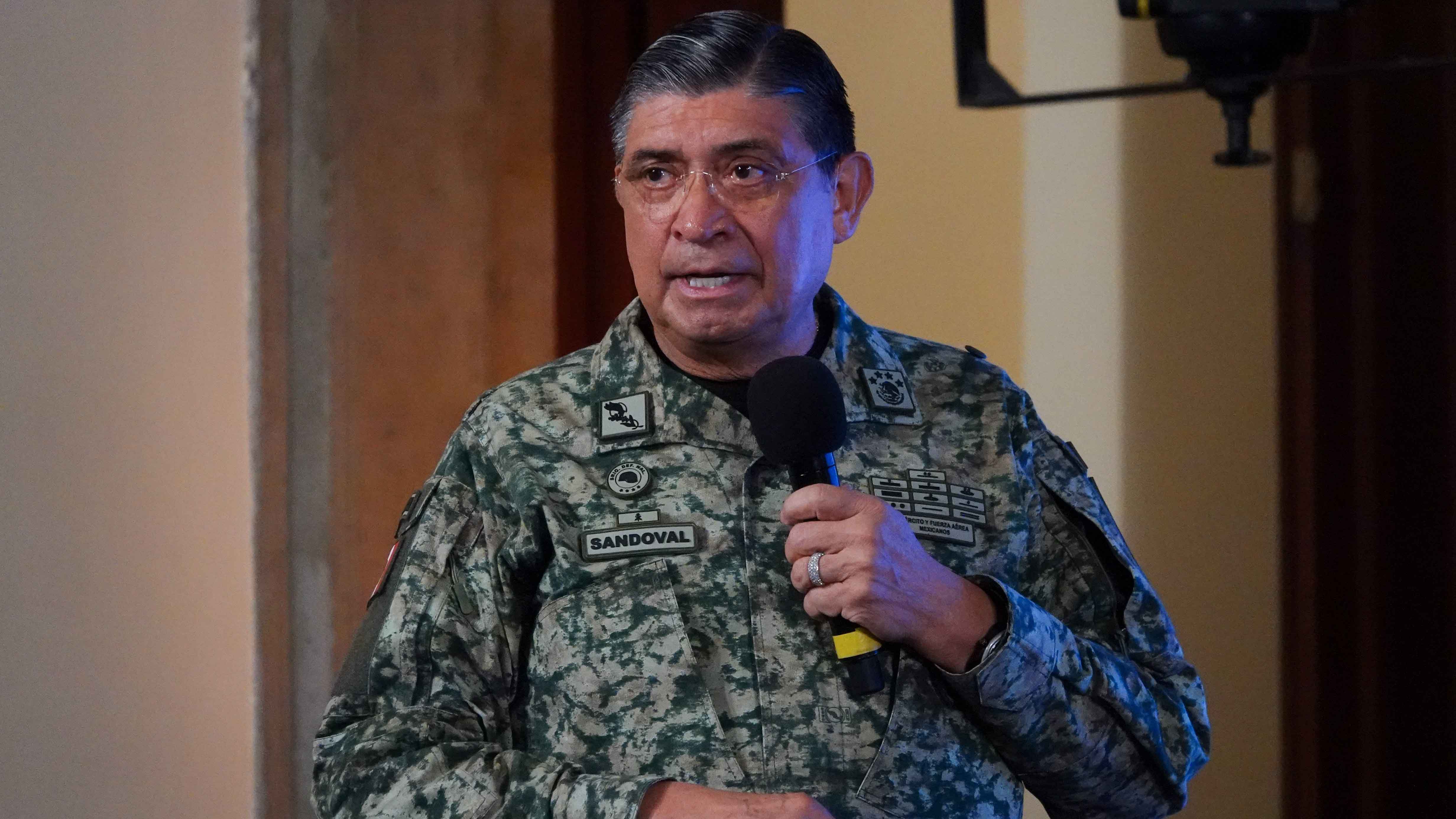 "Mi familia me acompaña a viajes por protocolo": Luis Cresencio Sandoval
