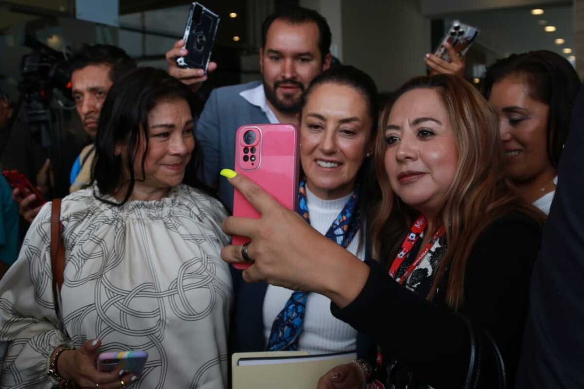 Claudia Sheinbaum descartó que deba renunciar a su cargo derivado de su ubicación en las preferencias de la militancia y ciudadanía (Jorge Sánchez)