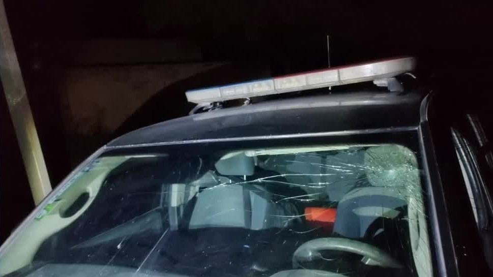 Policías estatales son atacados y dejan poncha-llantas sobre carretera en Teocaltiche, Jalisco