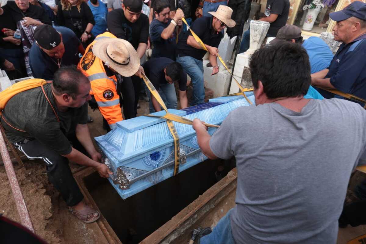 Se realiza sepultura de activista (Jesús Quintanar)