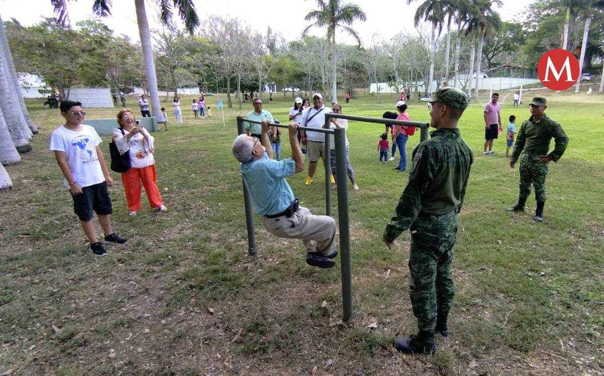 Abuelitos dan cátedra en paseo dominical del Ejército Mexicano