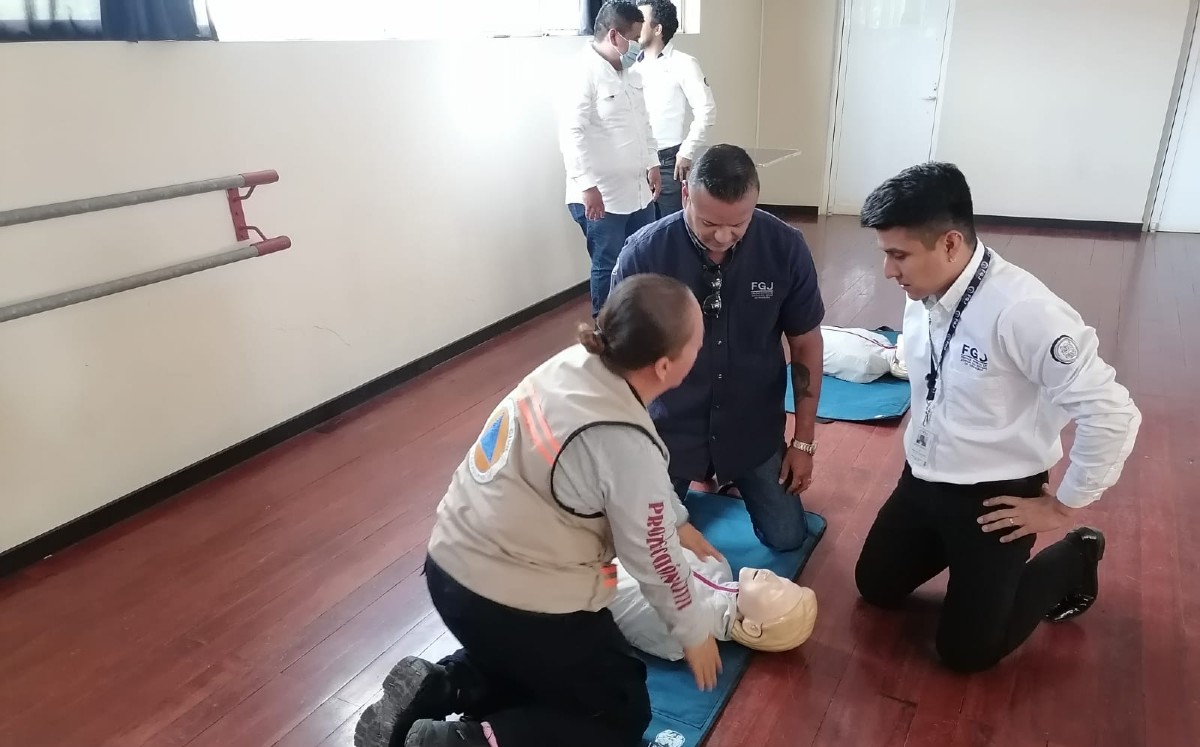 Capacitan a elementos de la Fiscalía General de Justicia de Tamaulipas en primeros auxilios.
