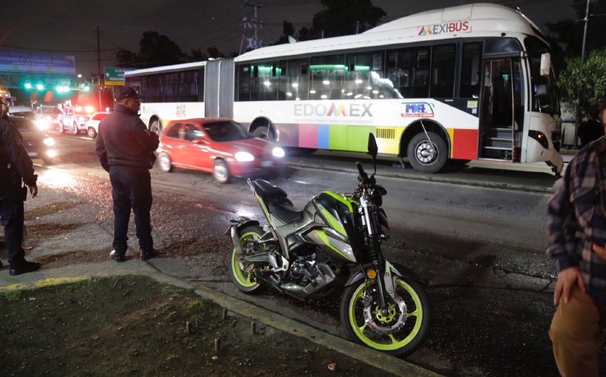 Mexibús atropella a motociclista en Ecatepec | Enrique Luna