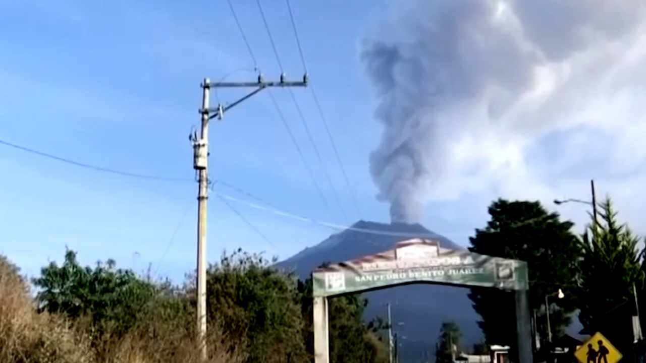 Autoridades informan ligera reducción en actividad del volcán Popocatépetl